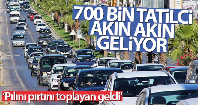 Bodrum'a 700 bin tatilci akın akın geliyor