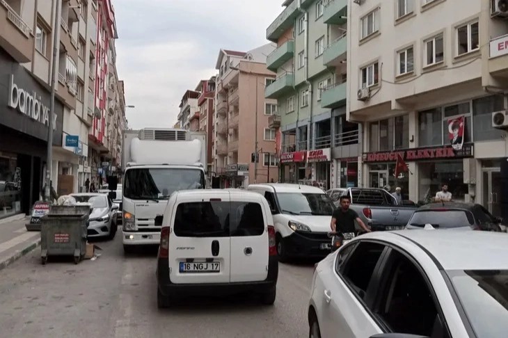 Bursa Hamitler’deki bu caddede her hafta kaza oluyor