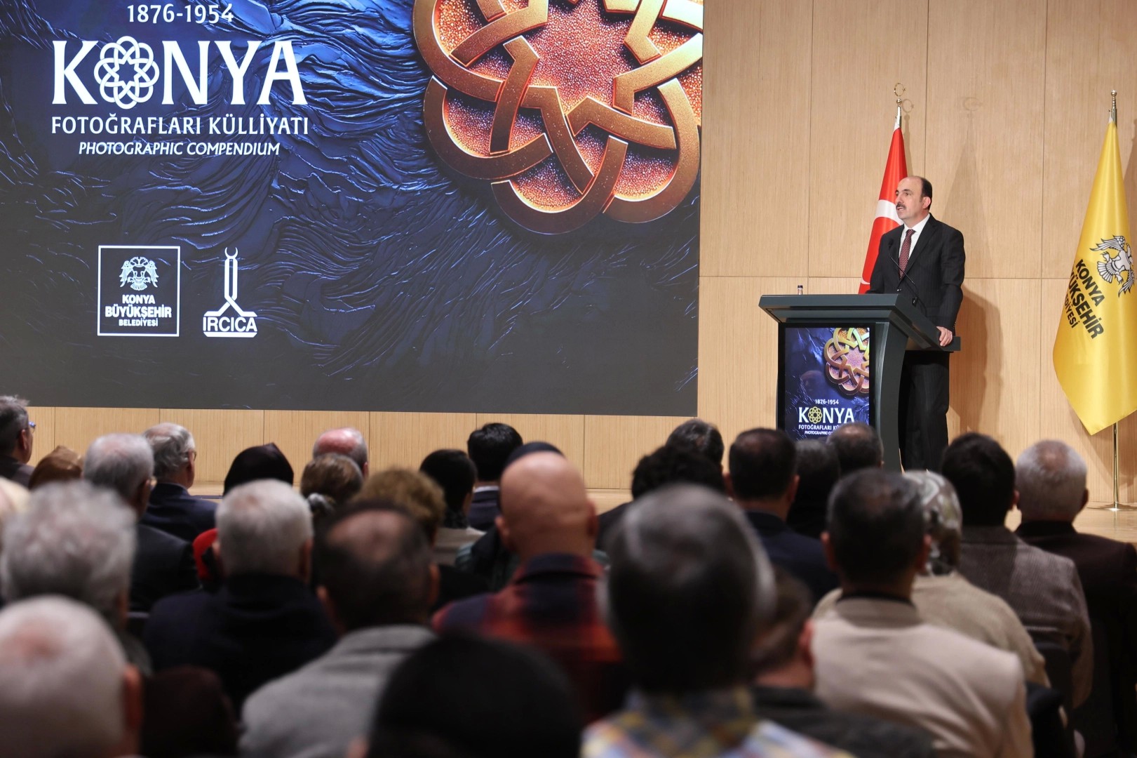 Konya tarihine ışık tutacak fotoğraf albümünün ikinci cildi tanıtıldı