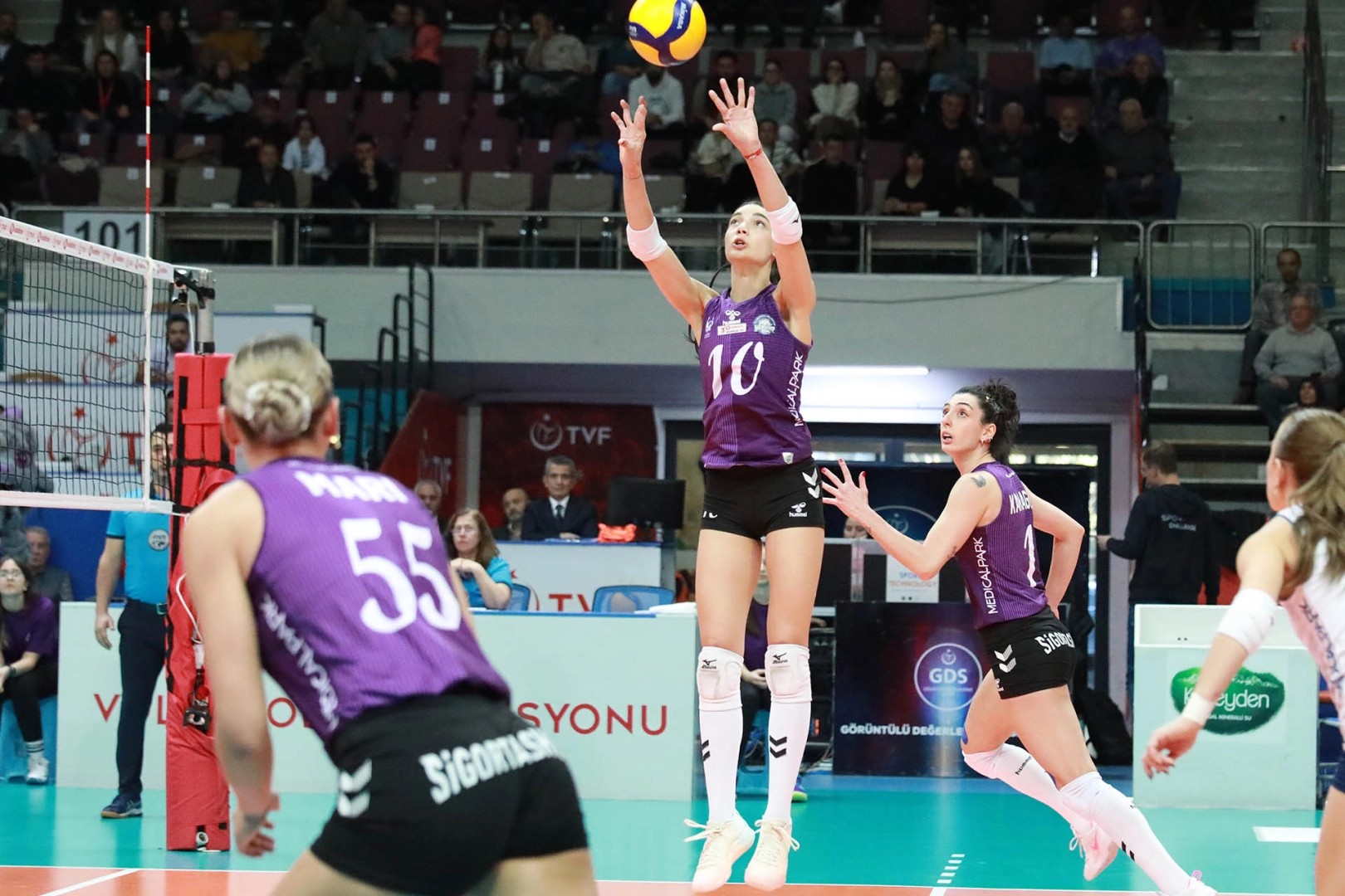 Ankara Keçiören Belediyesi, Sarıyer'i 3-0 mağlup etti