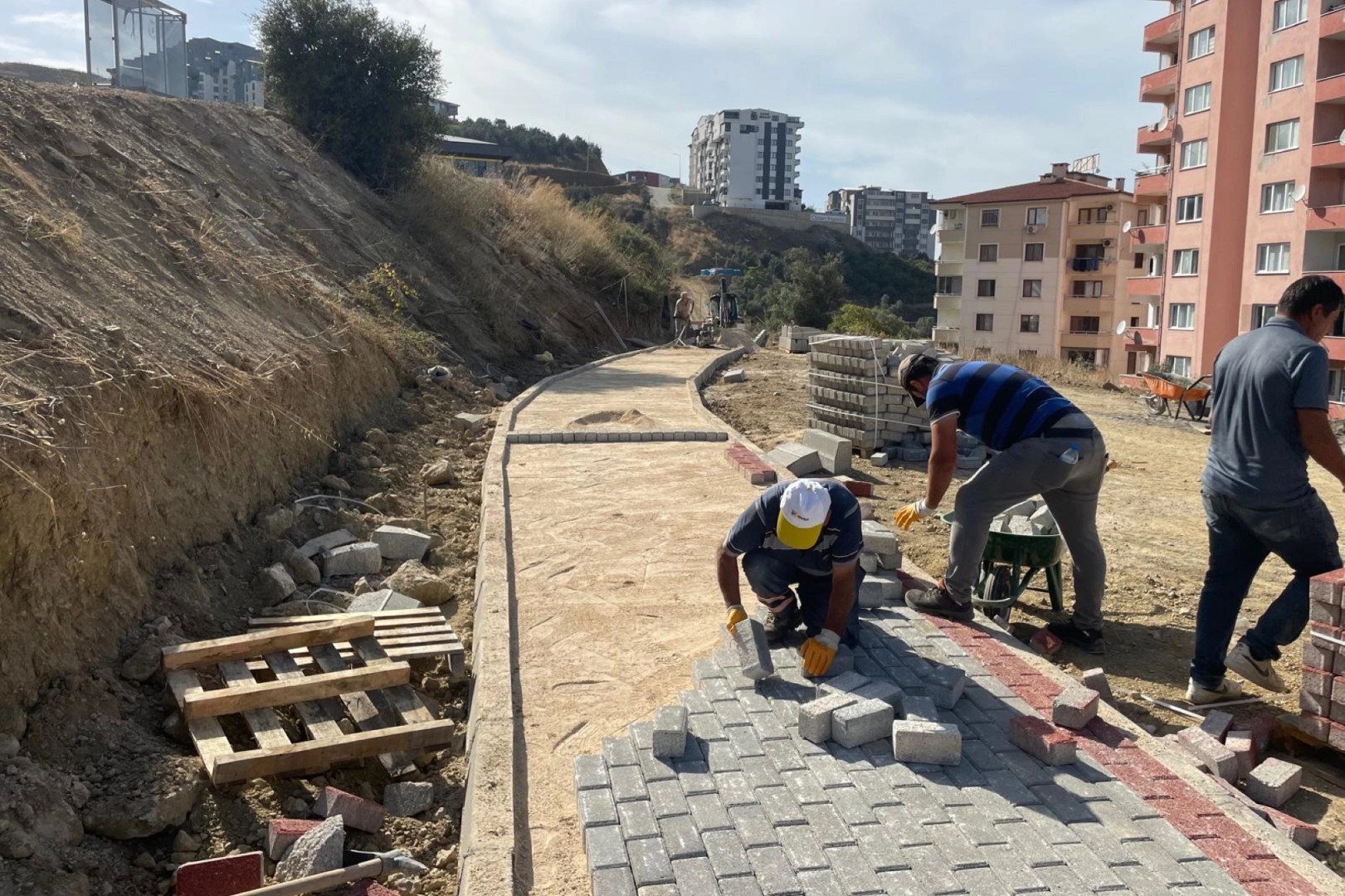 Bursa Gemlik'te mahalleler için hafta sonu da çalışıldı