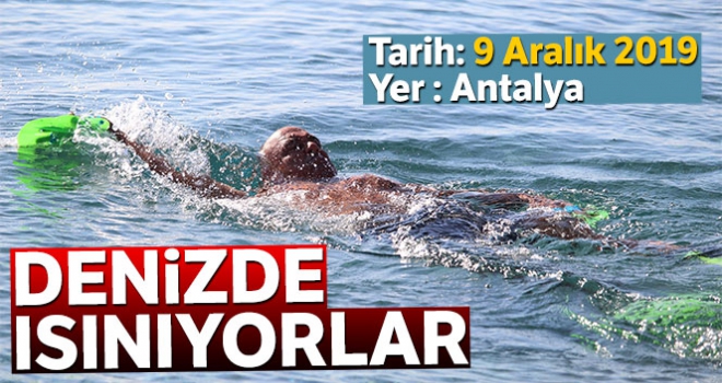 Antalyalılar denizde ısınıyor