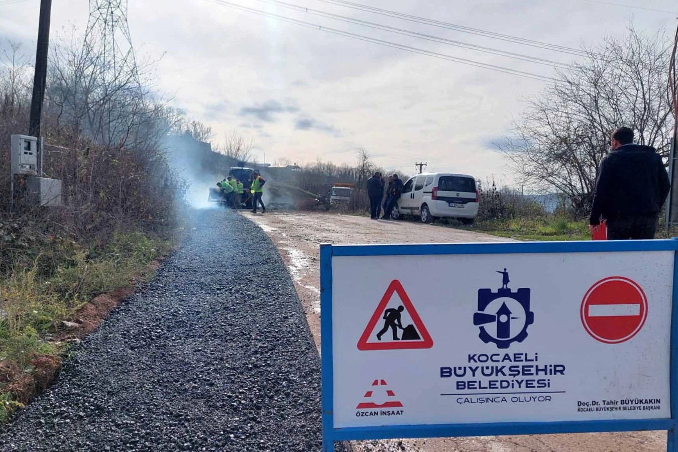 Kocaeli Körfez'de çöken yola anında müdahale