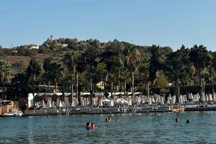 Eylül ayı geldi Çeşme beachleri boş kaldı!