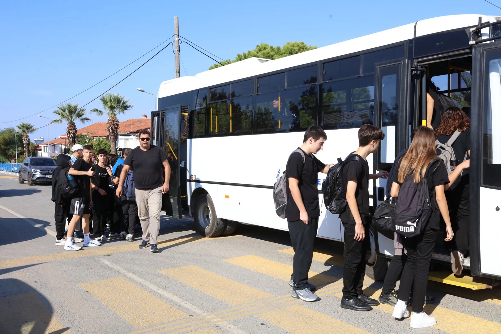 Güzelbahçe'de öğrencilere ücretsiz okul servisi