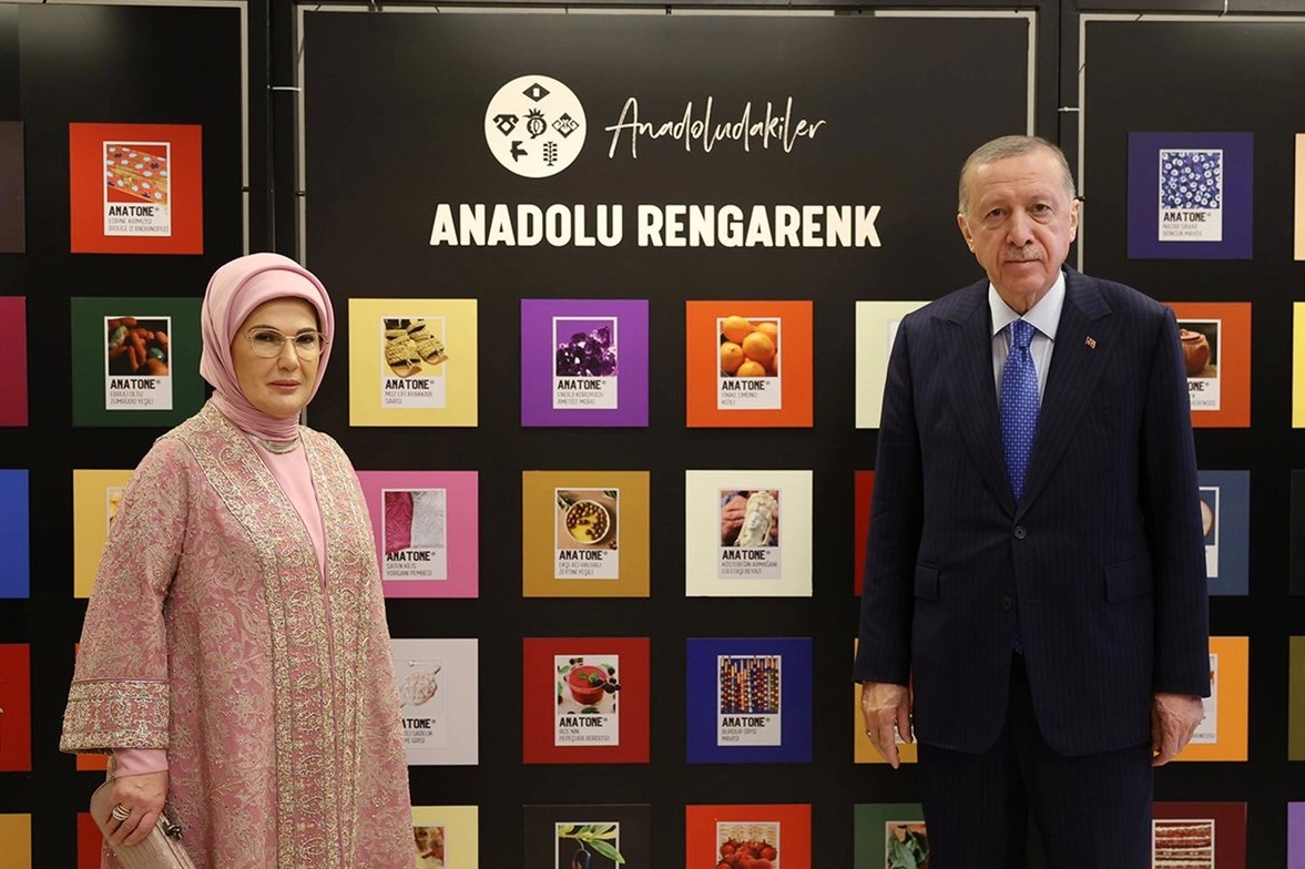 Erdoğan çiftinden 'Anadoludakiler' sergisine ziyaret