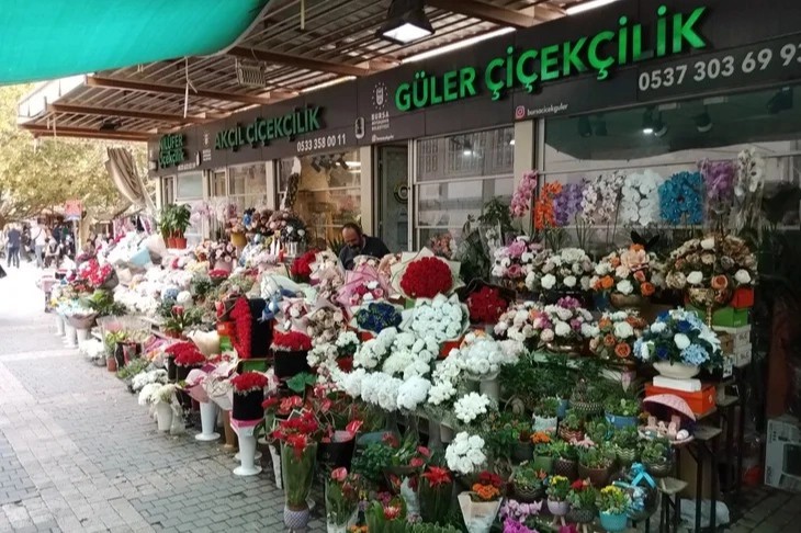 Bursa’daki pasaj çiftlerin uğrak yeri oluyor