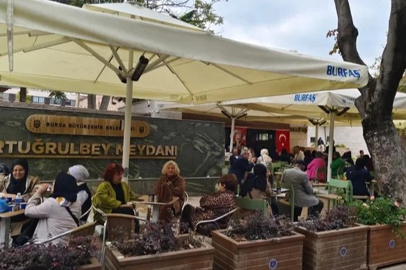 Bursa'da emeklilerin buluşma noktası BURFAŞ Kafe