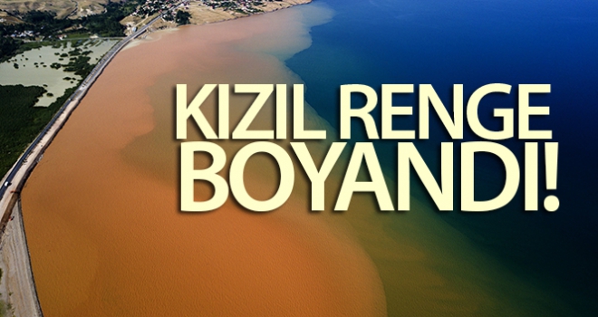 Sel suları Van Gölü'nü kızıla boyadı