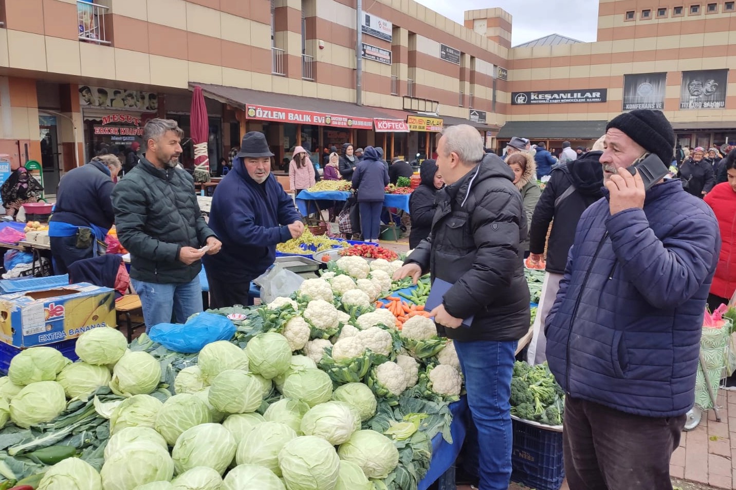 Edirne Keşan'da pazar esnafının sorunları yerinde dinlendi