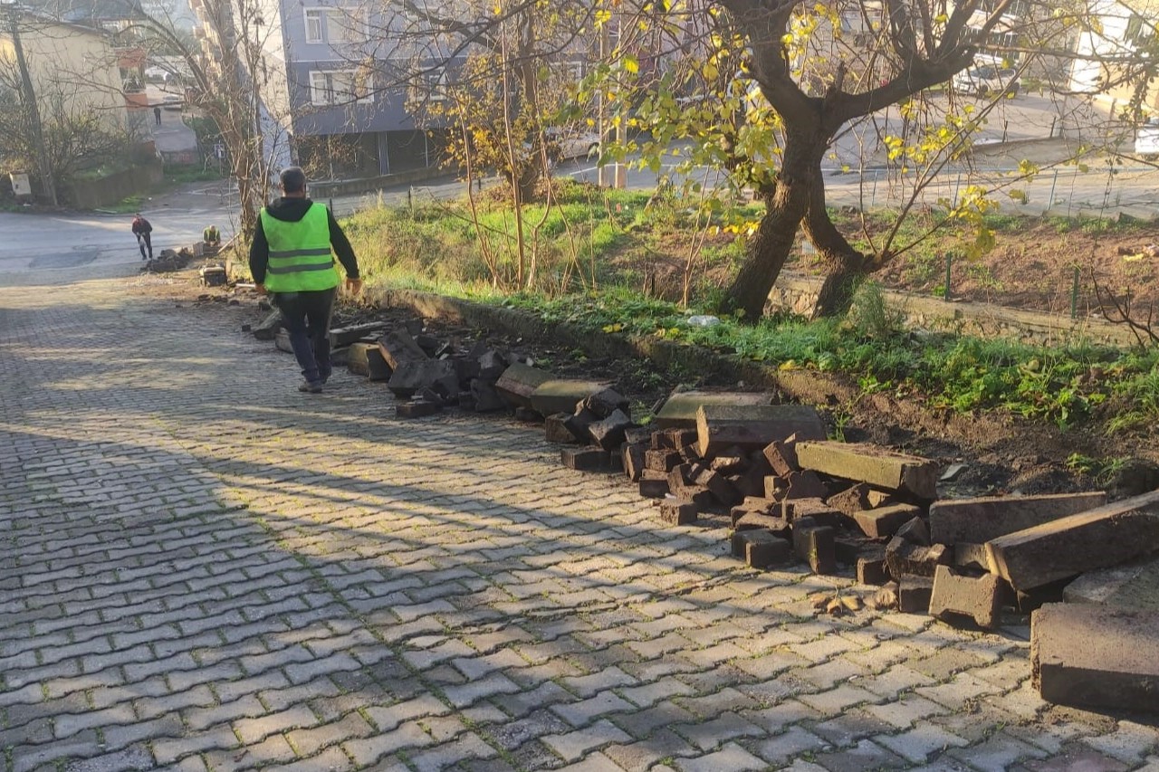 Kocaeli'nde Serdar Mahallesi'ne yeni beton merdiven!