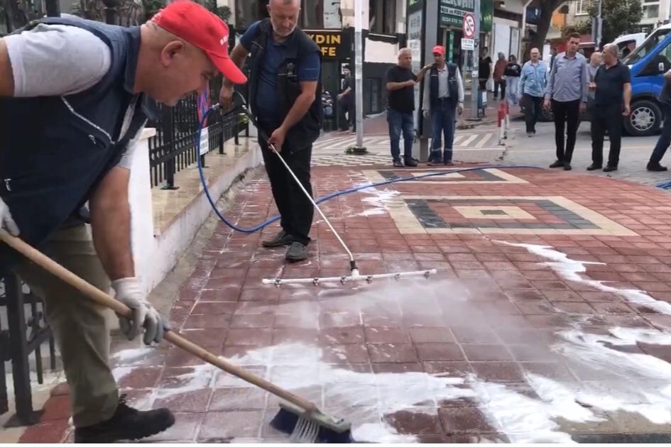 Karacabey'de temizlik çalışmaları sürüyor