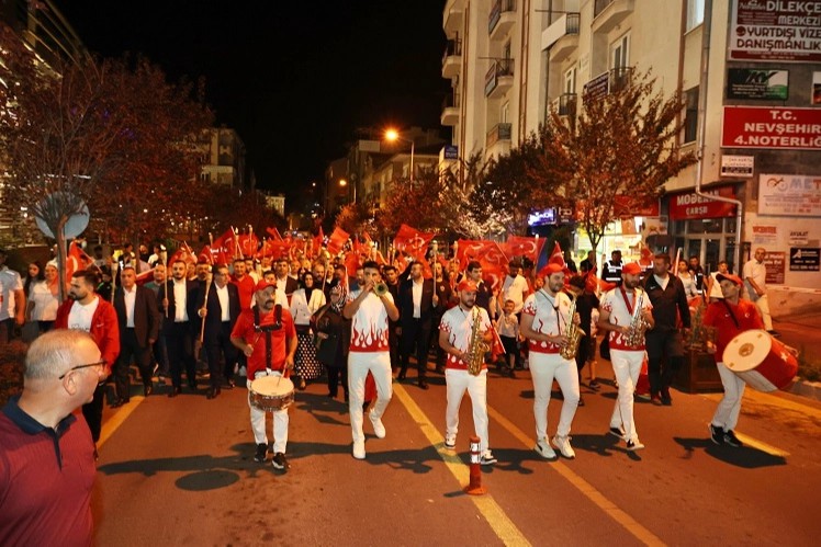 Nevşehir'de 30 Ağustos için renkli 'Fener Alayı'