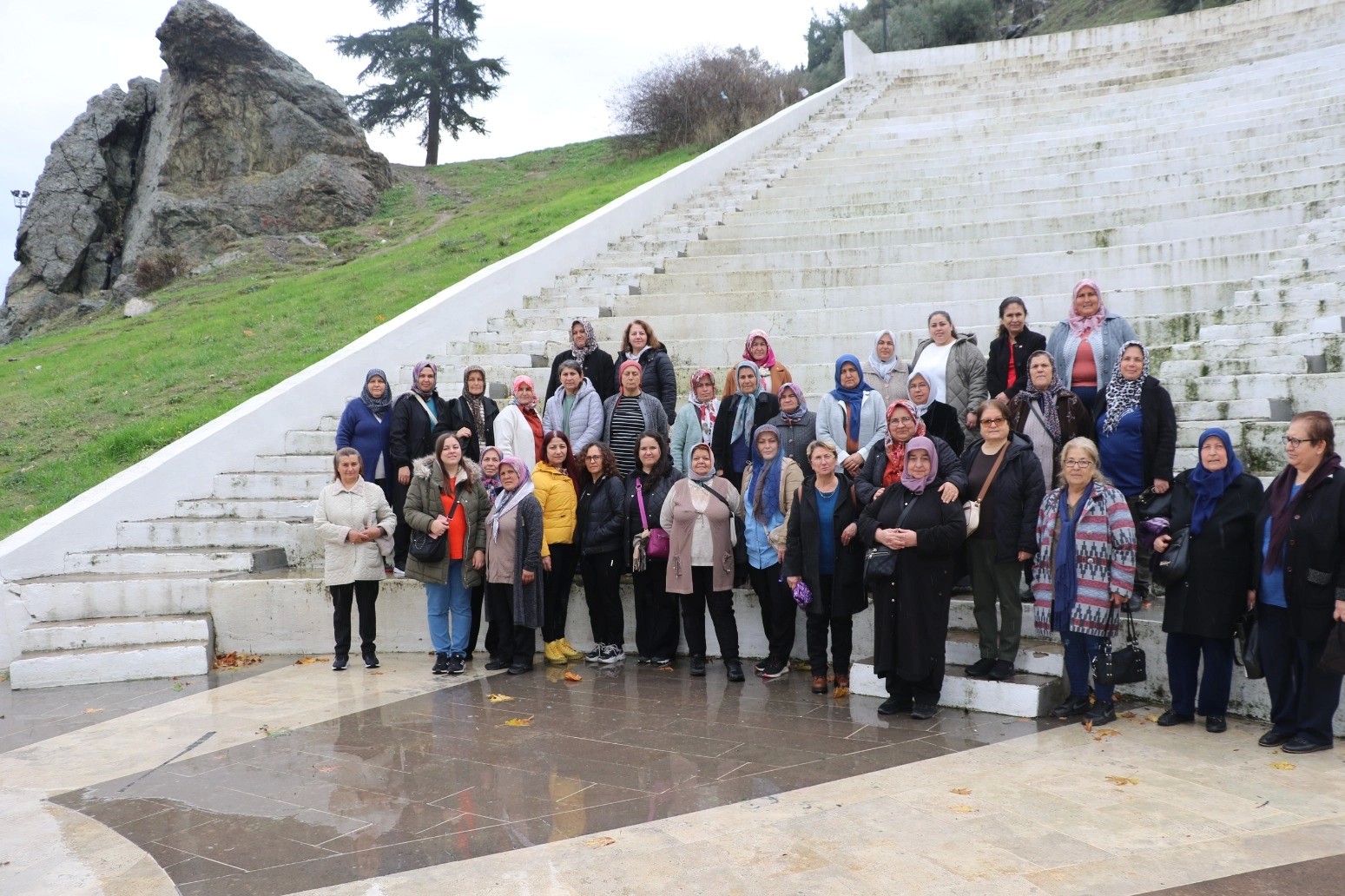 Köprübaşılı kadınlar Manisa'yı adım adım gezdi