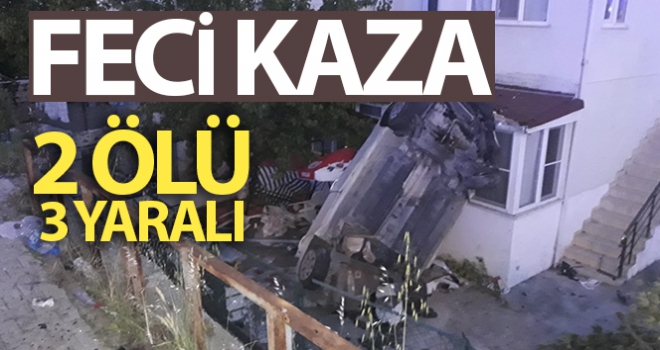 Kamyonetin çarptığı otomobil evin bahçesine uçtu: 2 ölü, 3 yaralı