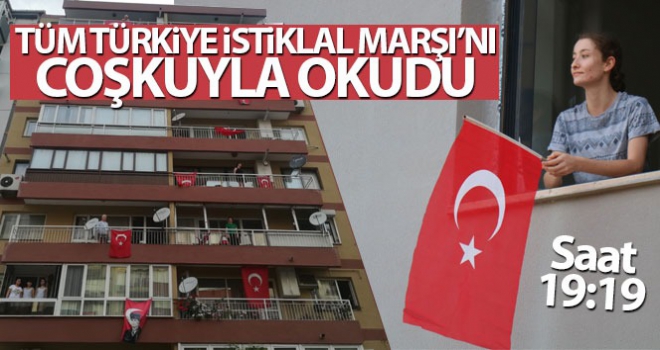 Türkiye saat 19:19'da balkonlara çıkarak İstiklal Marşı'nı okudu