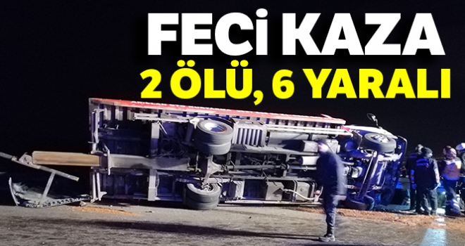 Arızalanan 2 otomobili taşıyan çekici devrildi: 2 ölü, 6 yaralı