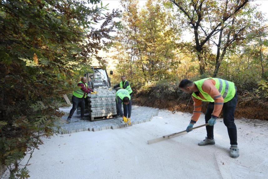 Bursa İnegöl'de yollar parke taşla kaplanıyor