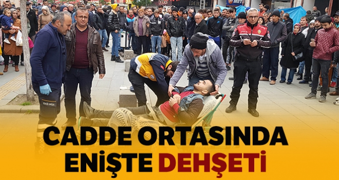 Cadde ortasında tartıştığı kayınbiraderlerini bıçakladı