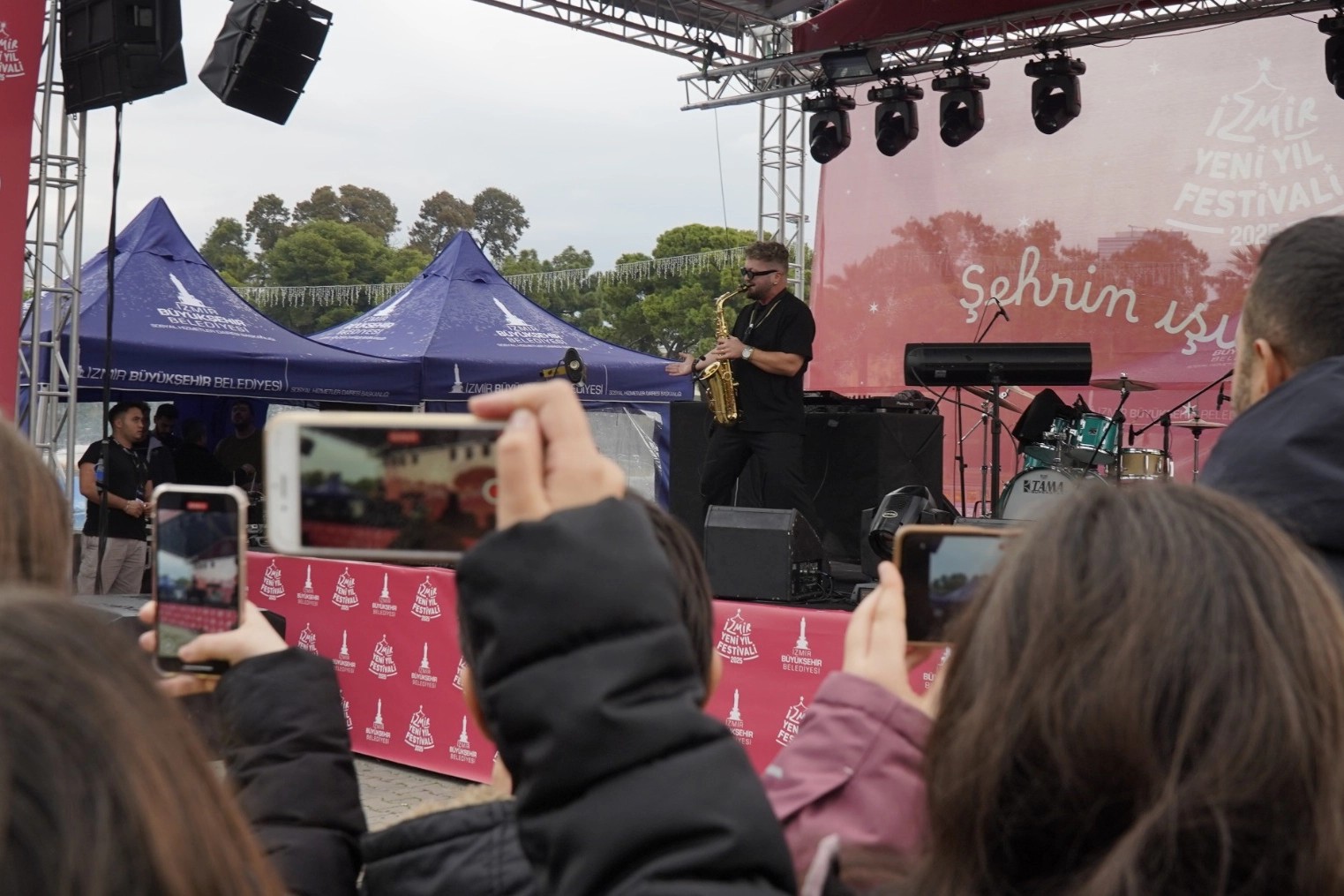 İzmir'de Yeni Yıl Festivali’nde coşku dolu anlar