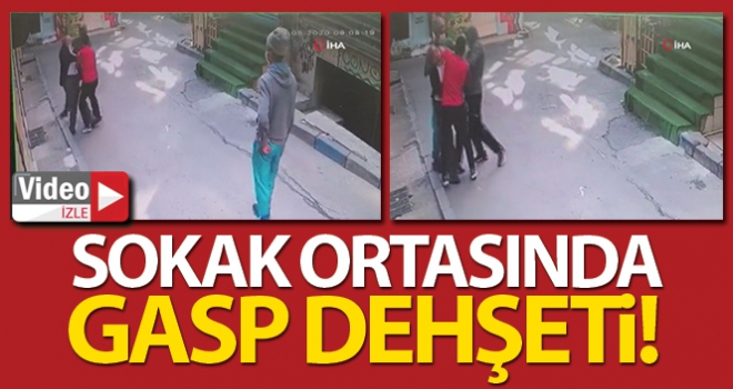 Beyoğlu'nda bayram sabahı yaşlı adamın gasp edildiği anlar kameraya yansıdı