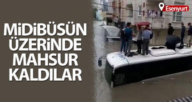 midibüsün üzerinde mahsur kaldı