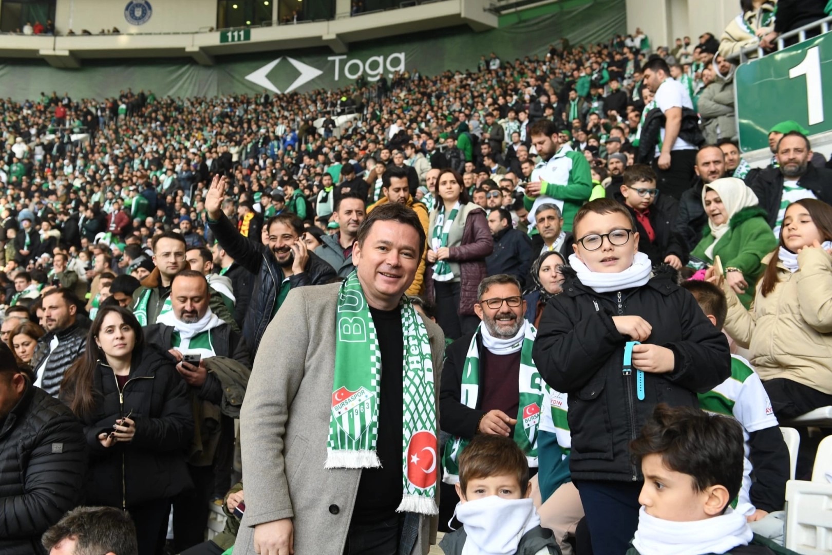 Osmangazili çocuklar Başkan Aydın'la Bursaspor maçına gitti