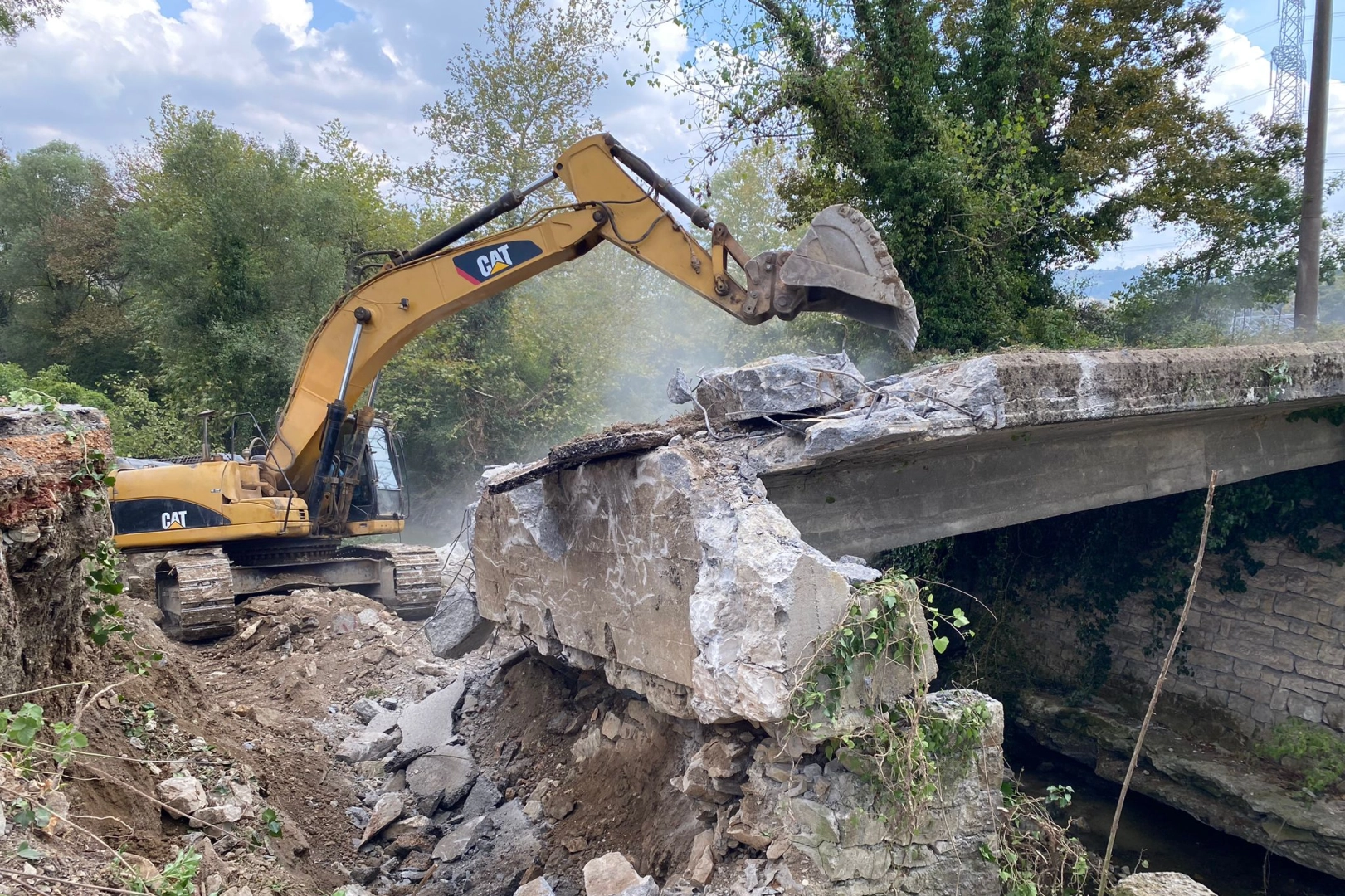 Kocaeli'de Tatarahmet Köyü Köprüsü yıkıldı, yenisi yapılıyor