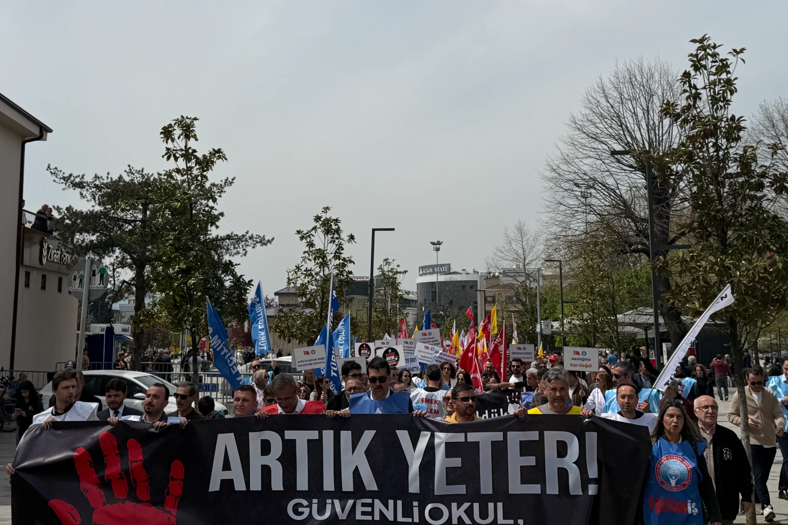 Okullarda şiddete tepki! Düzce’de eğitim sendikalarından 'yeter' çağrısı