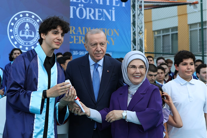 Erdoğan torununa diplomayı verdi