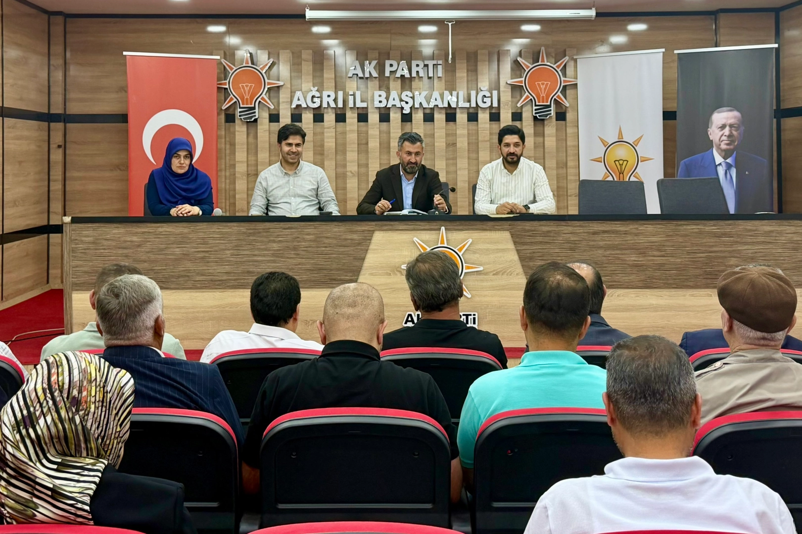 AK Parti Ağrı'da kentin güncel yatırımları görüşüldü