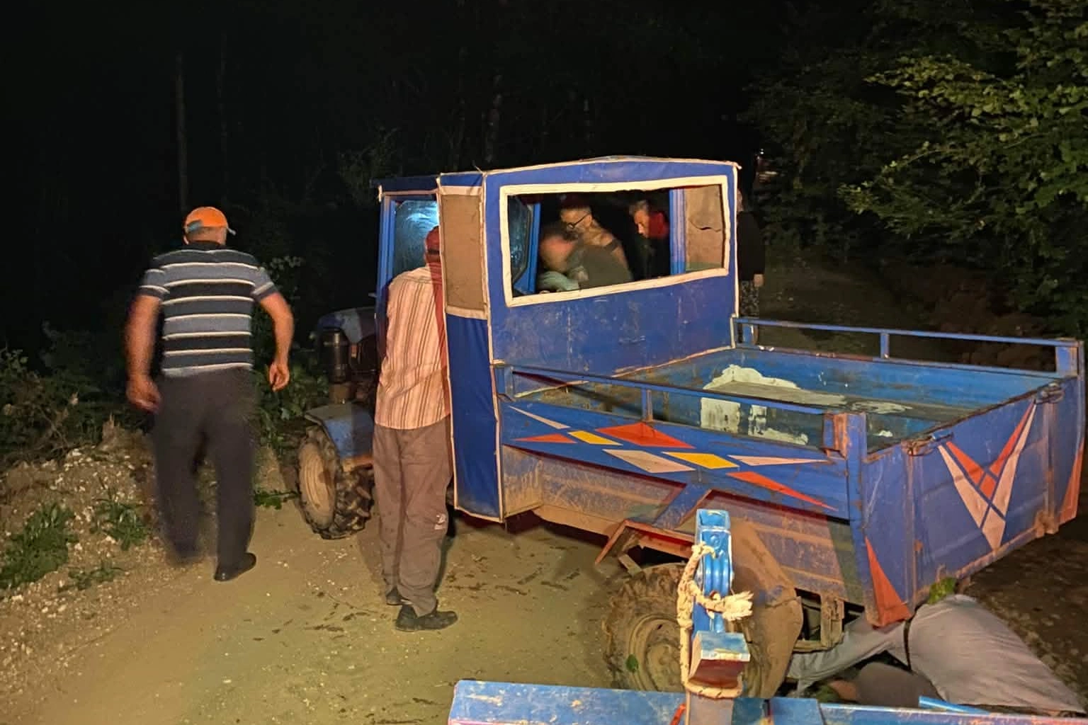 Düzce Yığılca’da pat pat şarampole uçtu!