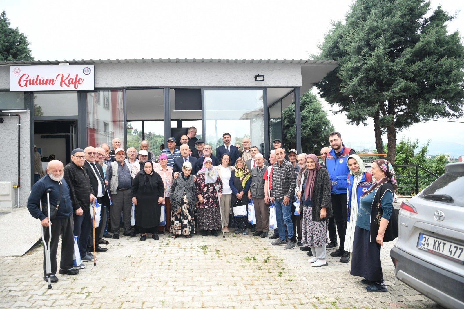 Trabzon'da huzurevi sakinlerine anlamlı ziyaret