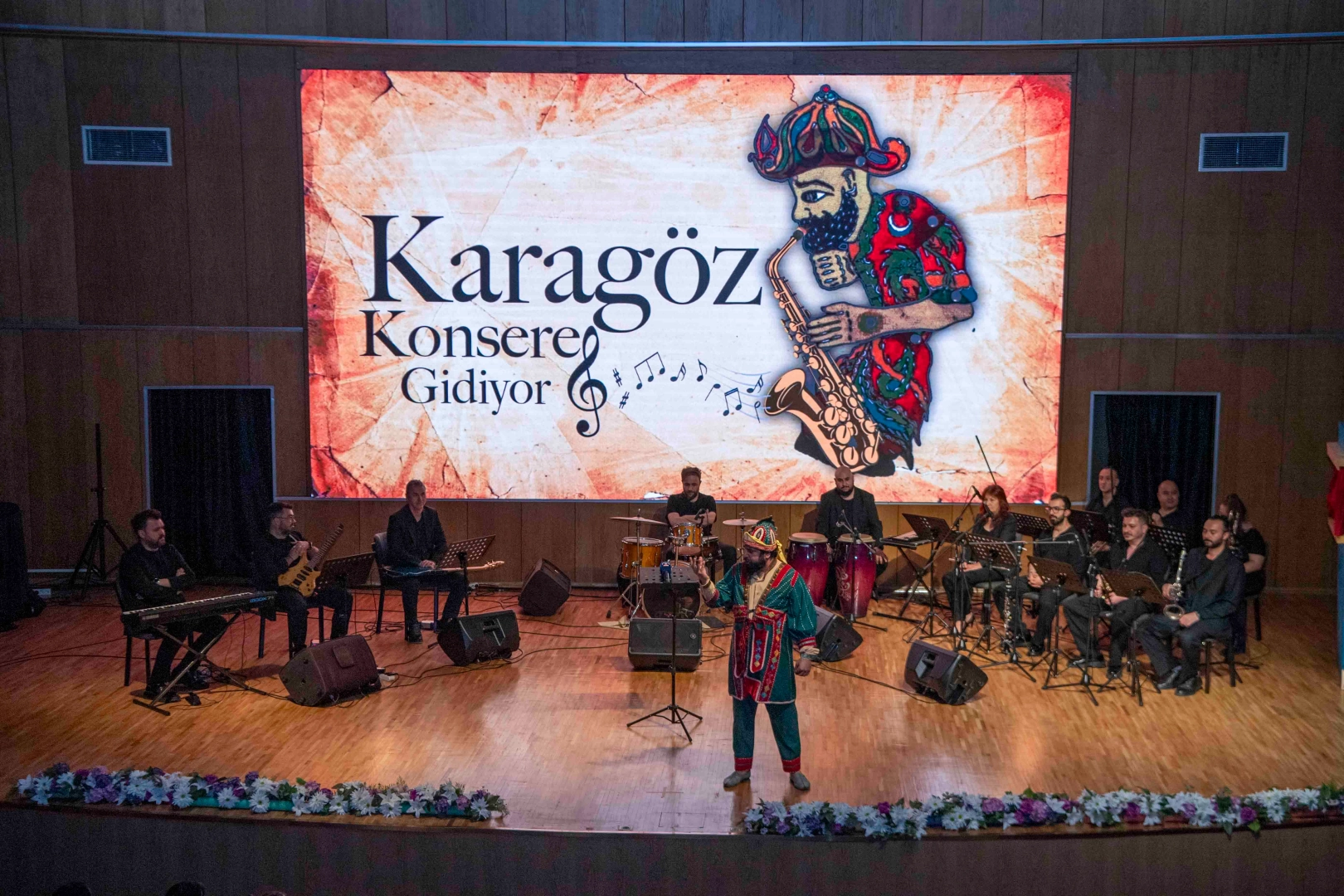 “Karagöz Konsere Gidiyor” sezon finali yaptı