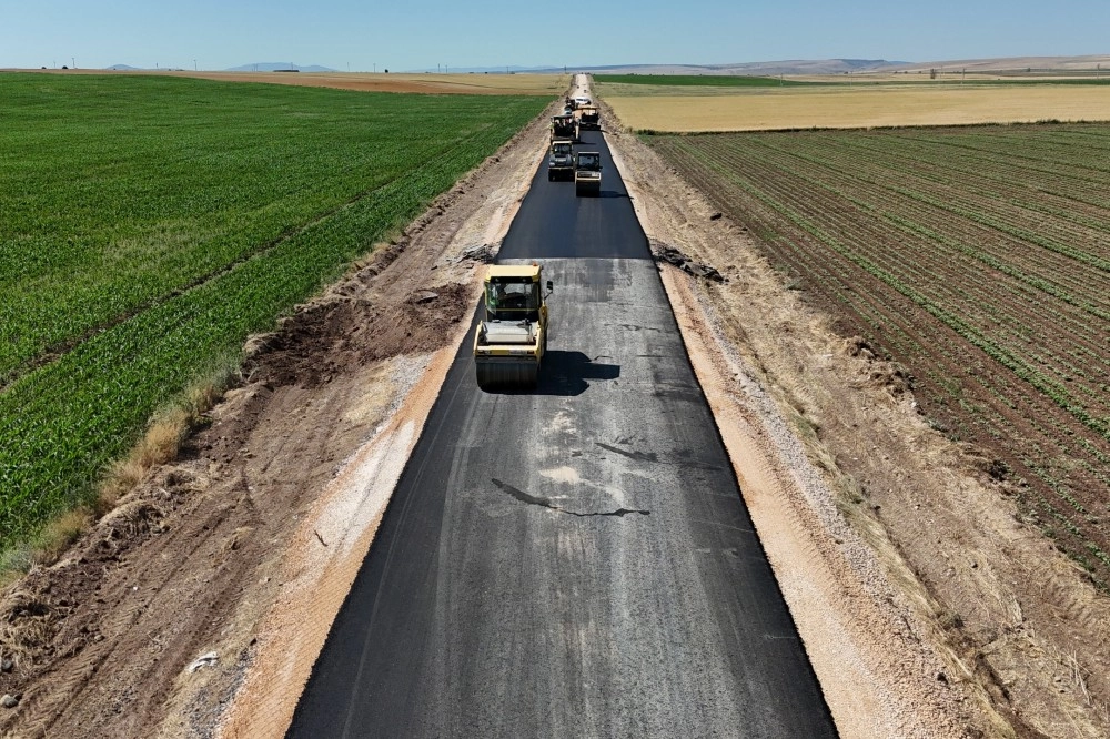 Eskişehir'de yol çalışmaları aralıksız sürüyor