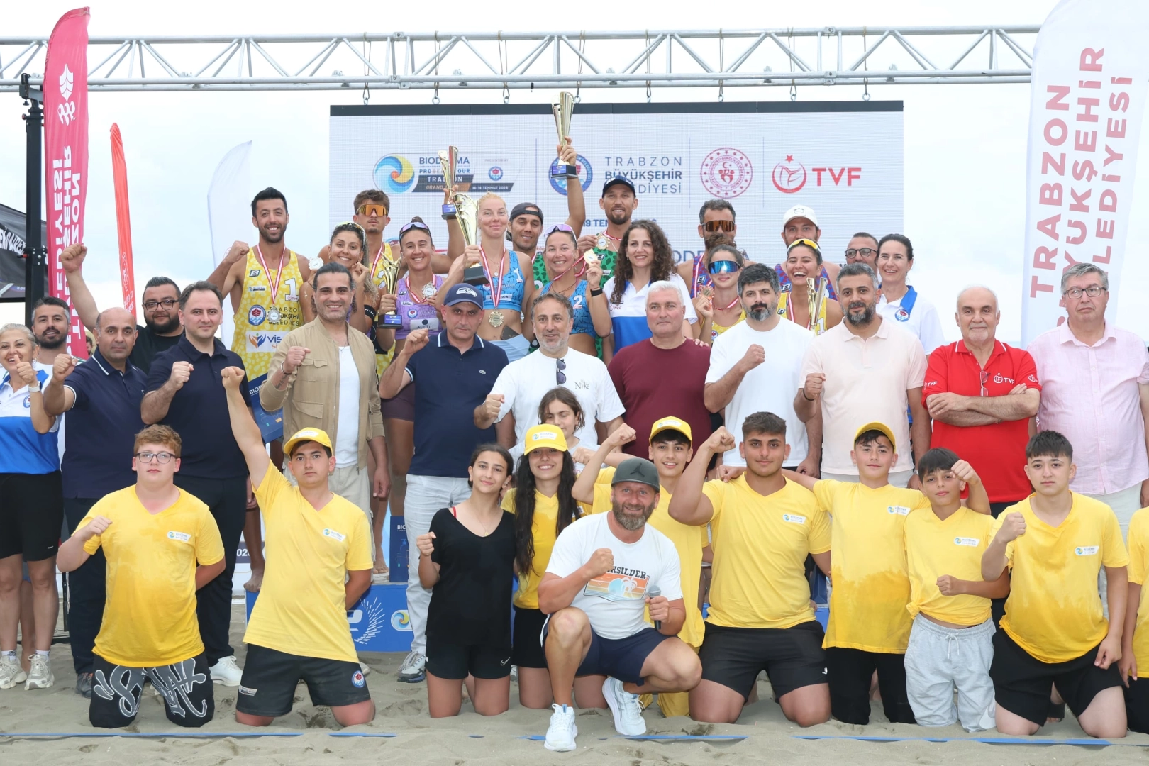 Trabzon’da plaj voleybolu heyecanı