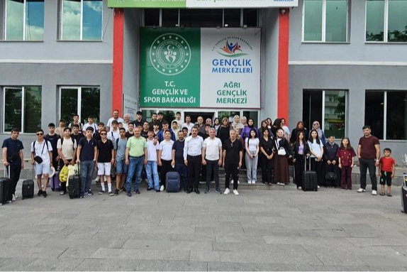 Ağrı Gençlik Merkezi'nden gençlere kamp yolculuğu