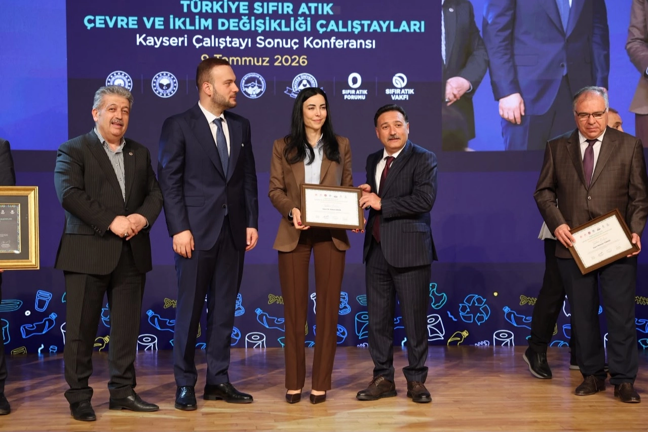 Kayseri Büyükşehir'e 'sıfır atık' plaketi