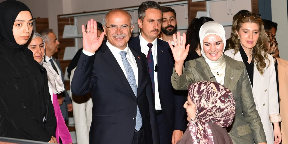 Bakan Göktaş'tan Malatya Şehir Kütüphanesi'ne tam not