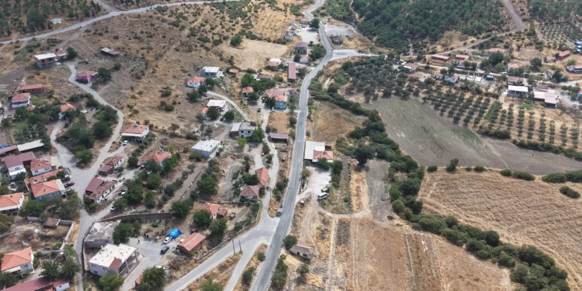 İzmir Kınık’ta 5 mahalleyi bağlayan yollar yenilendi