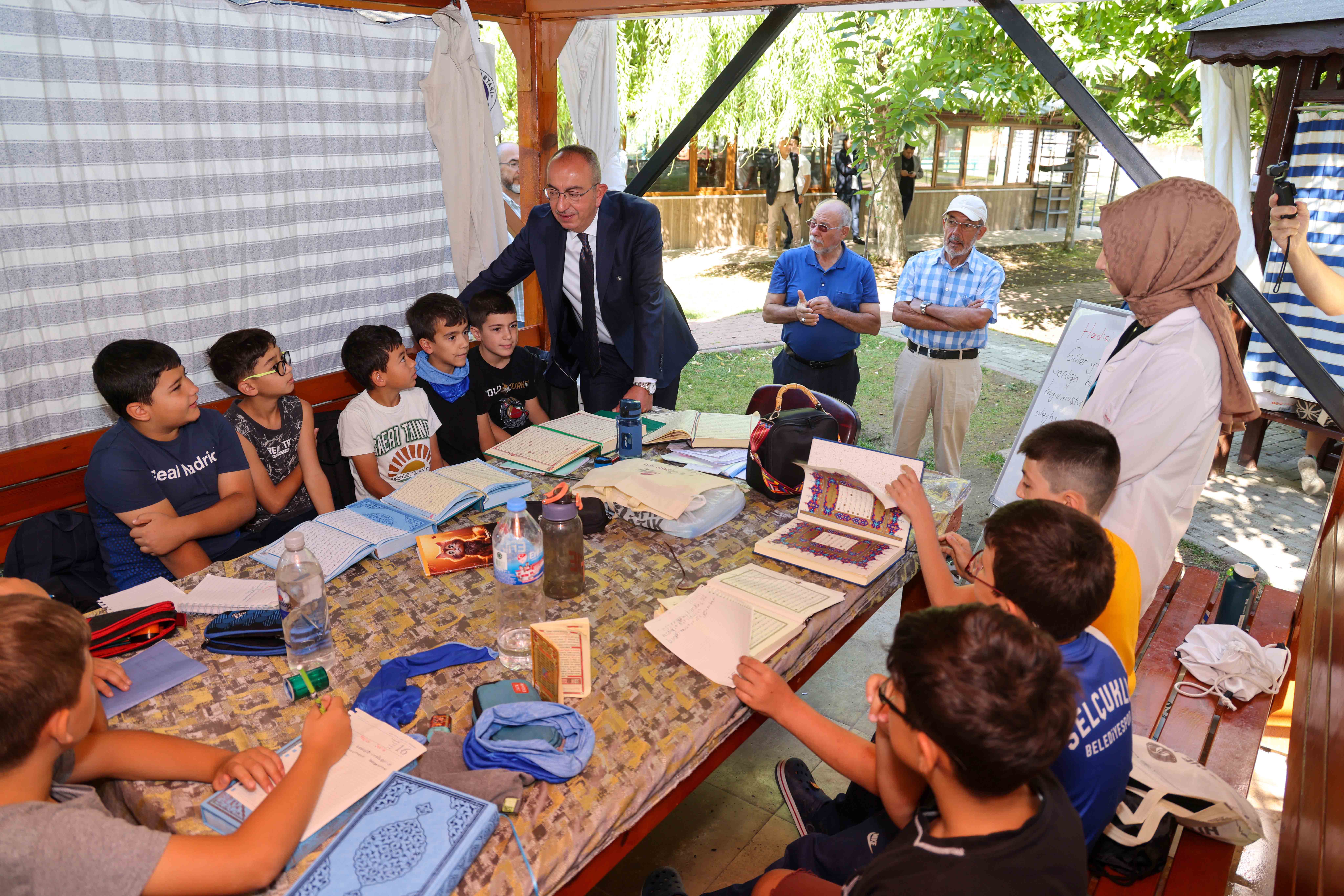 Kavuş, Kur'an eğitimi alan öğrencileri ziyaret etti