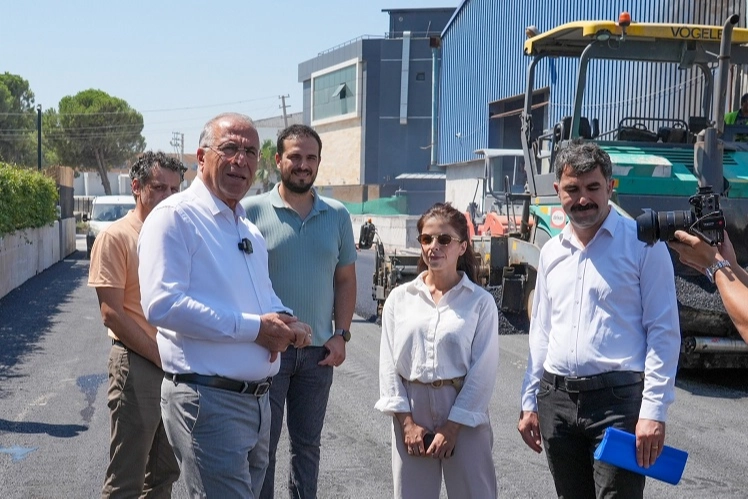 İzmir Gaziemir’de asfaltlama atağı