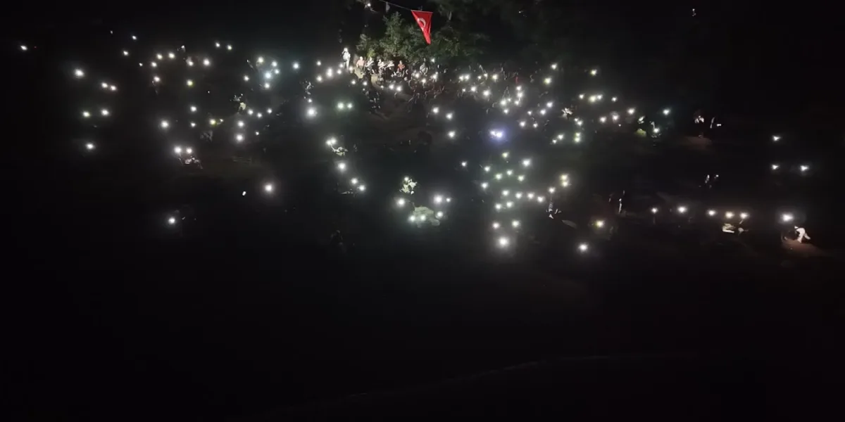 Bursa Yenişehir'de binlerce kişi gözlerini gökyüzüne çevirdi
