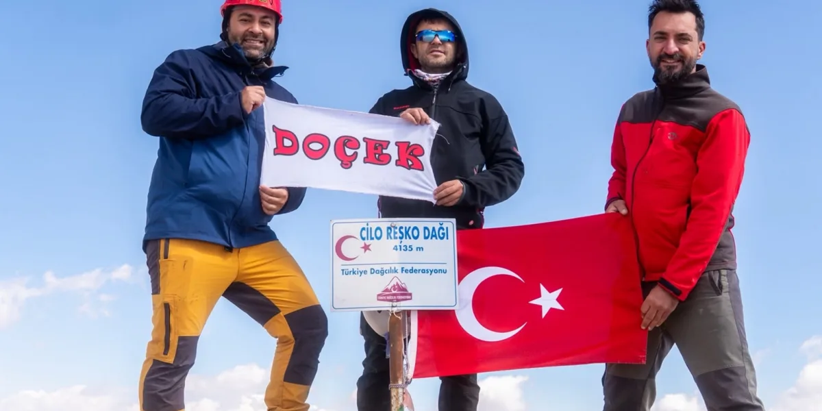 DOÇEK Hakkari Cilo zirvesinde