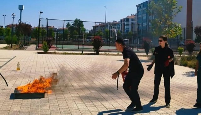 Konya'da engelli yaşam merkezi personeline yangın eğitimi verildi