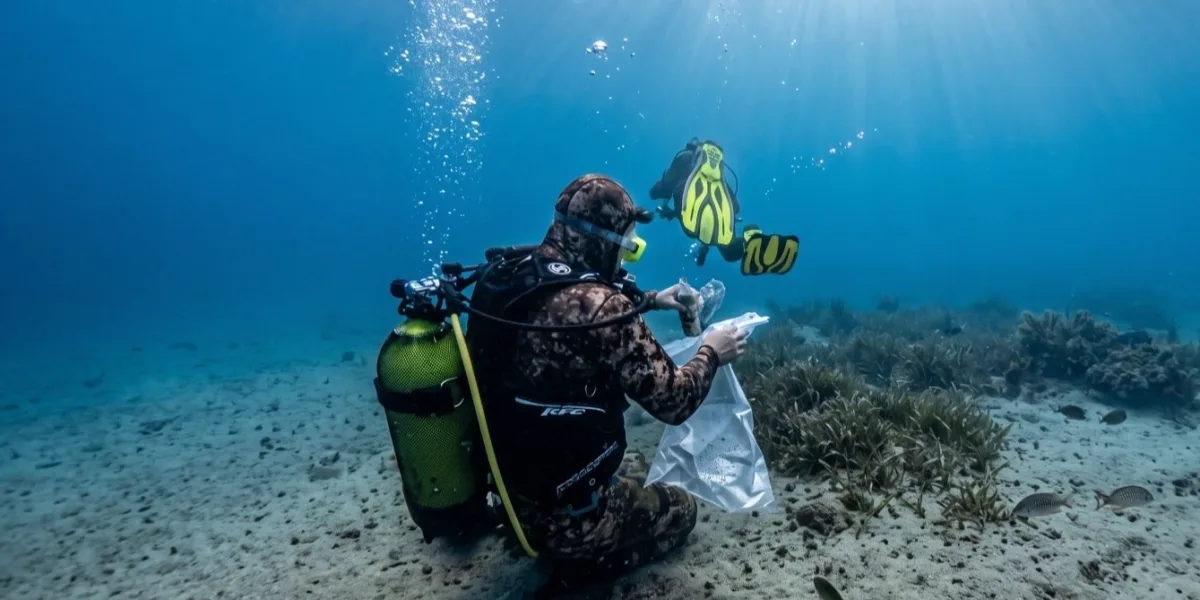 Aydın Kuşadası'nda deniz dibi temizliği