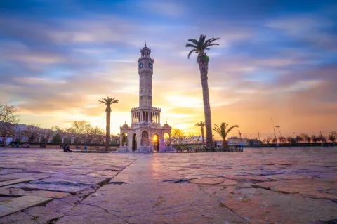 İzmir’in dijital rehberi yenilendi