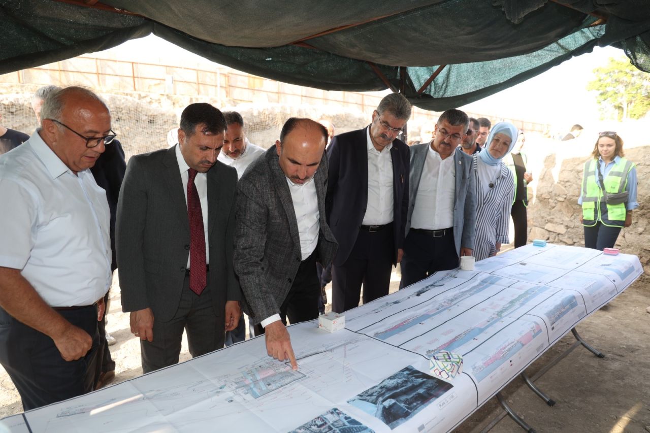 AK Parti Konya Milletvekilleri, Başkan Altay, İl Başkanı Özgökçen, Larende kazı çalışmalarını inceledi